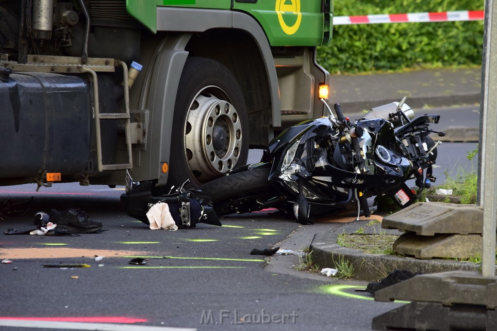 Schwerer Motorrad Unfall Feldkassel Robert Boschstr Edsel Fordstr P067.JPG - Miklos Laubert